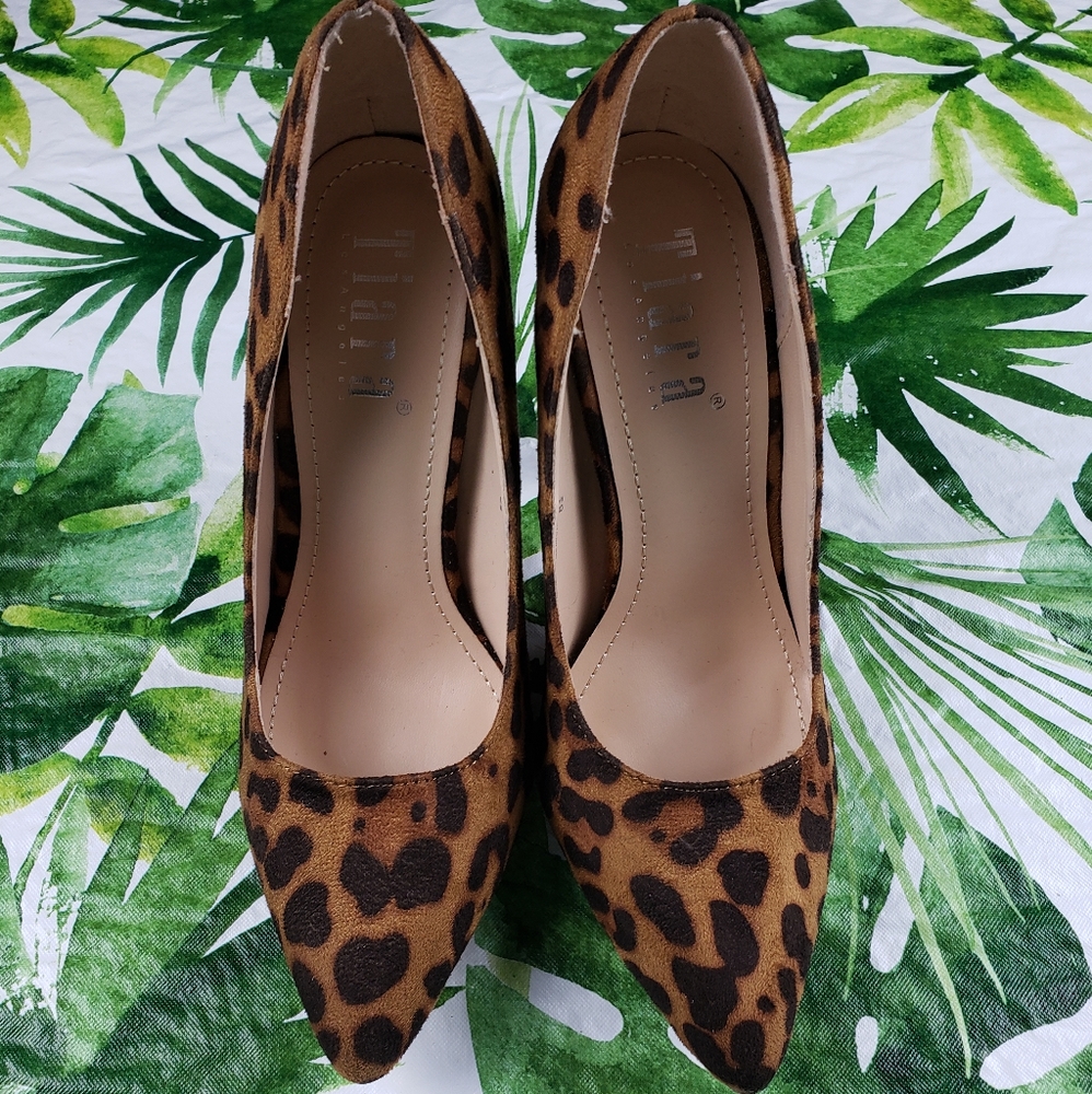 Tiara Los Angeles Liza leopard pointy toe heels